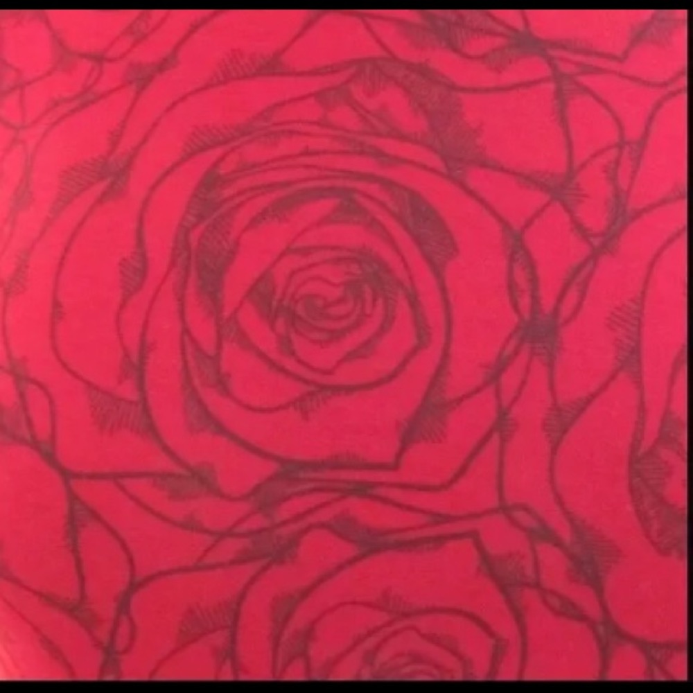 🌹NWT LulaRoe RANDY 🌹RED Valentine Ghost Roses🌹 - Picture 2 of 2